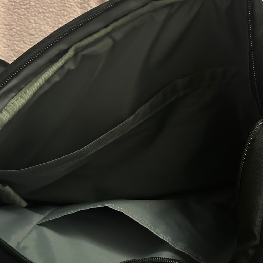 Amazon Basics Black Laptop Bag - Picture 6 of 6